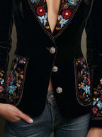 Blazer de terciopelo con bordado floral colorido