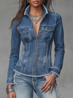 Chaqueta camisa vaquera retro clásica entallada con bordes deshilachados y cierre frontal de botones