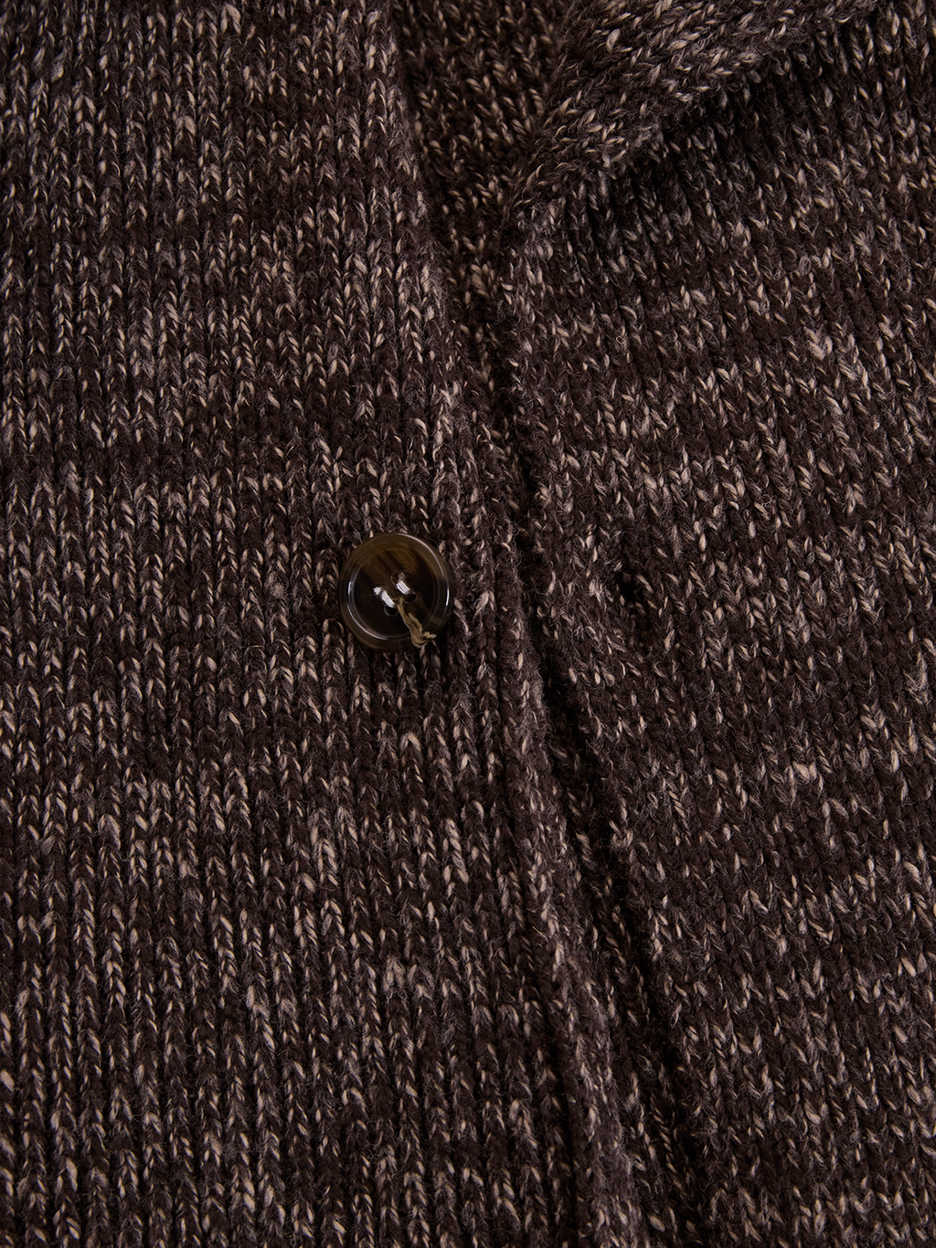 Chaqueta marrón de punto acanalado con cremallera asimétrica