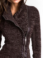 Chaqueta marrón de punto acanalado con cremallera asimétrica