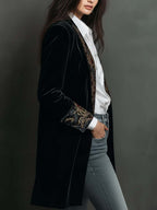 Blazer de mujer slim fit negro con solapas y estampado barroco
