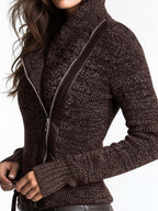 Chaqueta marrón de punto acanalado con cremallera asimétrica