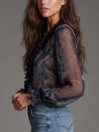 Blusa de gasa azul marino con estampado paisley barroco, volantes y cremallera