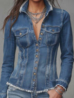 Chaqueta camisa vaquera retro clásica entallada con bordes deshilachados y cierre frontal de botones