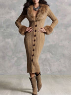 Vestido midi de punto estilo suéter retro color camel con cuello y puños de piel sintética