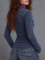 Camiseta Henley utilitaria de manga larga con lavado vintage y detalle de bolsillo con cremallera