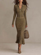 Vestido midi elegante de punto acanalado con cremallera, corte sirena y cinturón con tachuelas