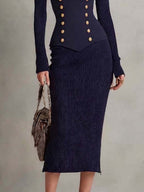 Vestido midi elegante de punto acanalado tipo corsé con aberturas y detalles de botones dorados