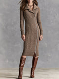 Vestido midi retro de punto trenzado color topo, con cuello y cremallera diagonal asimétrica