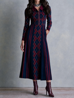 Vestido midi de punto con estampado de rombos, cuello y media cremallera