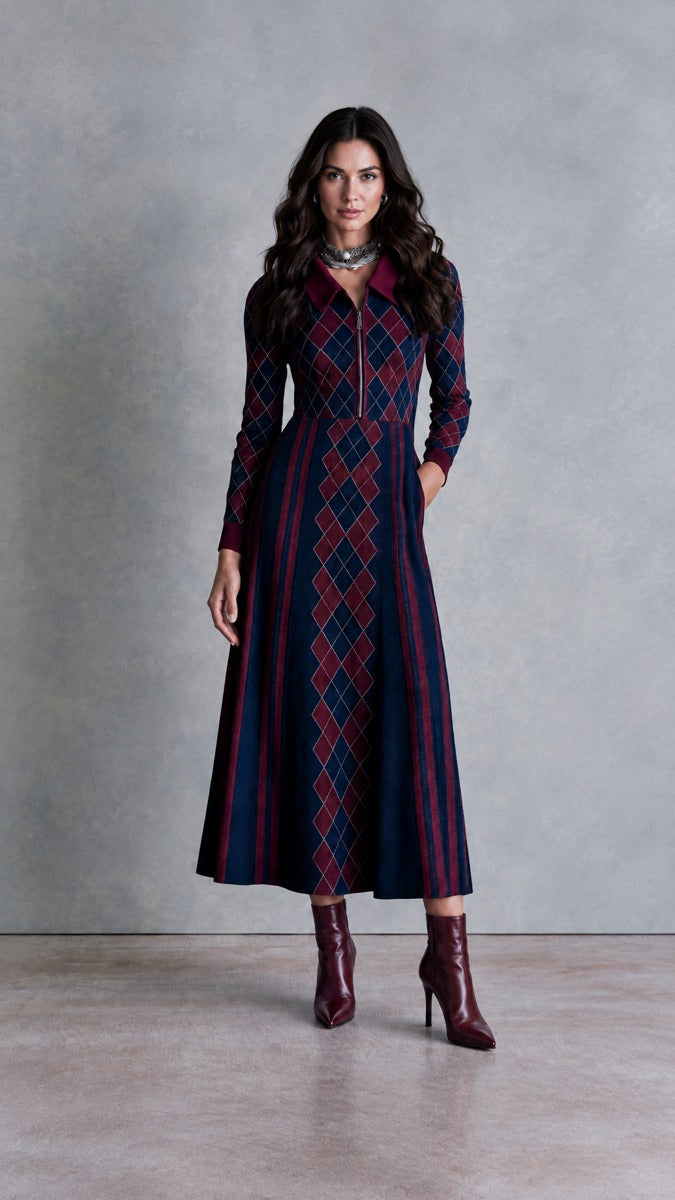 Vestido midi de punto con estampado de rombos, cuello y media cremallera