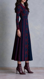 Vestido midi de punto con estampado de rombos, cuello y media cremallera