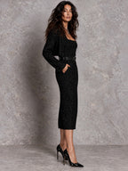 Conjunto elegante retro de dos piezas con vestido de punto negro con brillo y cárdigan corto