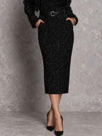 Conjunto elegante retro de dos piezas con vestido de punto negro con brillo y cárdigan corto