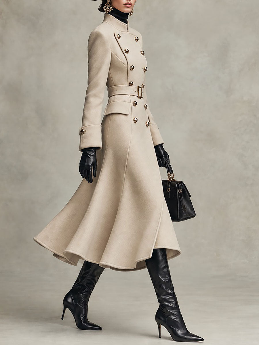 Elegante abrigo de lana de estilo militar, cruzado y con cinturón