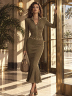 Vestido midi elegante de punto acanalado con cremallera, corte sirena y cinturón con tachuelas