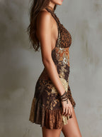 Vestido mini bohemio con estampado de leopardo y barroco, cuello halter y bajo con volantes