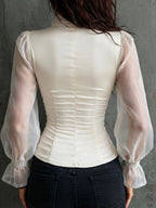 Blusa corsé romántica retro blanca con mangas transparentes y cuello con volantes