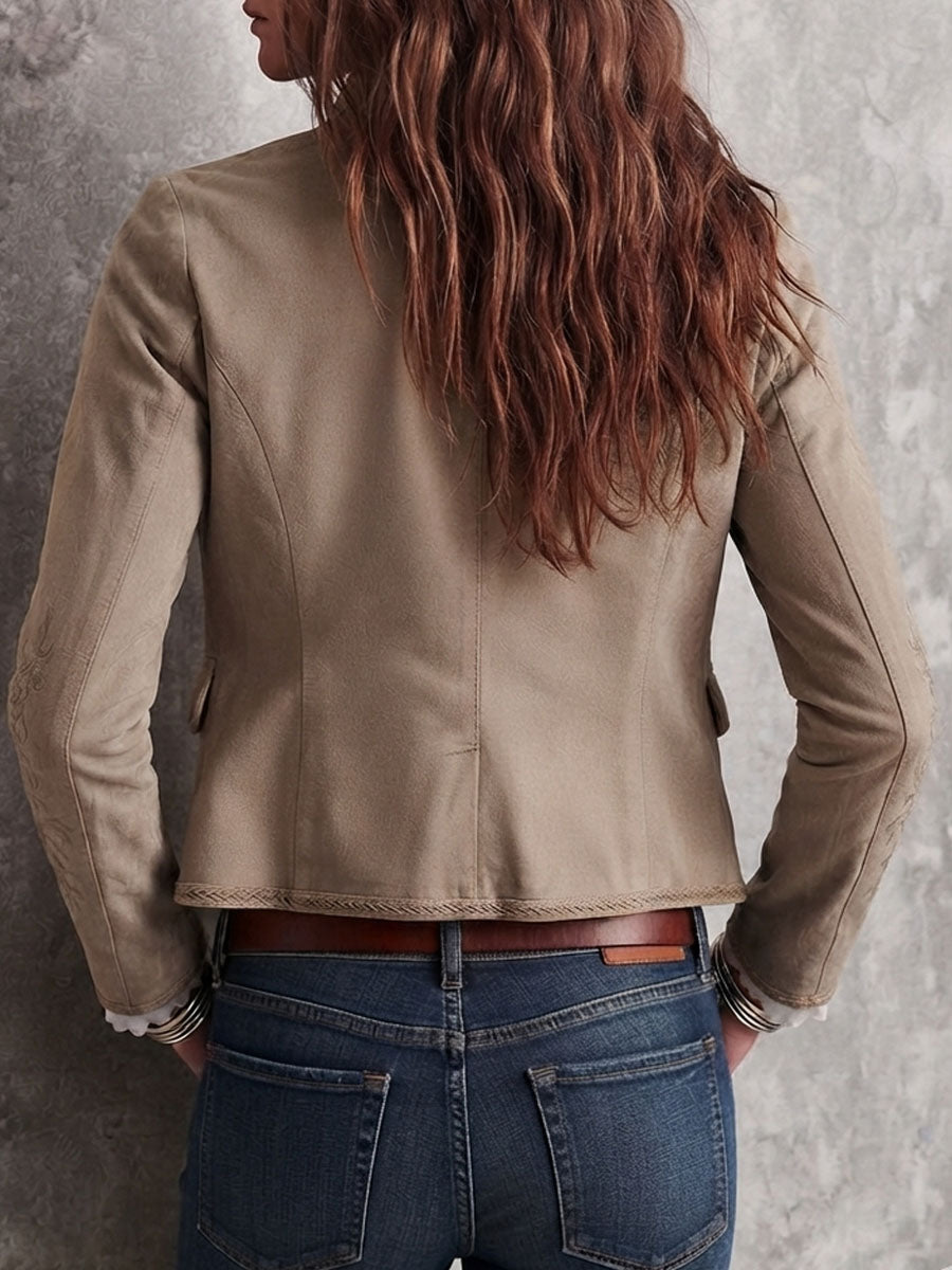 Chaqueta retro beige con cuello mao, bordado floral y ribete trenzado
