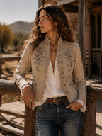 Chaqueta retro beige con cuello mao, bordado floral y ribete trenzado