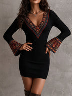 Vestido de punto vintage con ribete de estampado étnico y mangas largas acampanadas