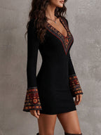 Vestido de punto vintage con ribete de estampado étnico y mangas largas acampanadas