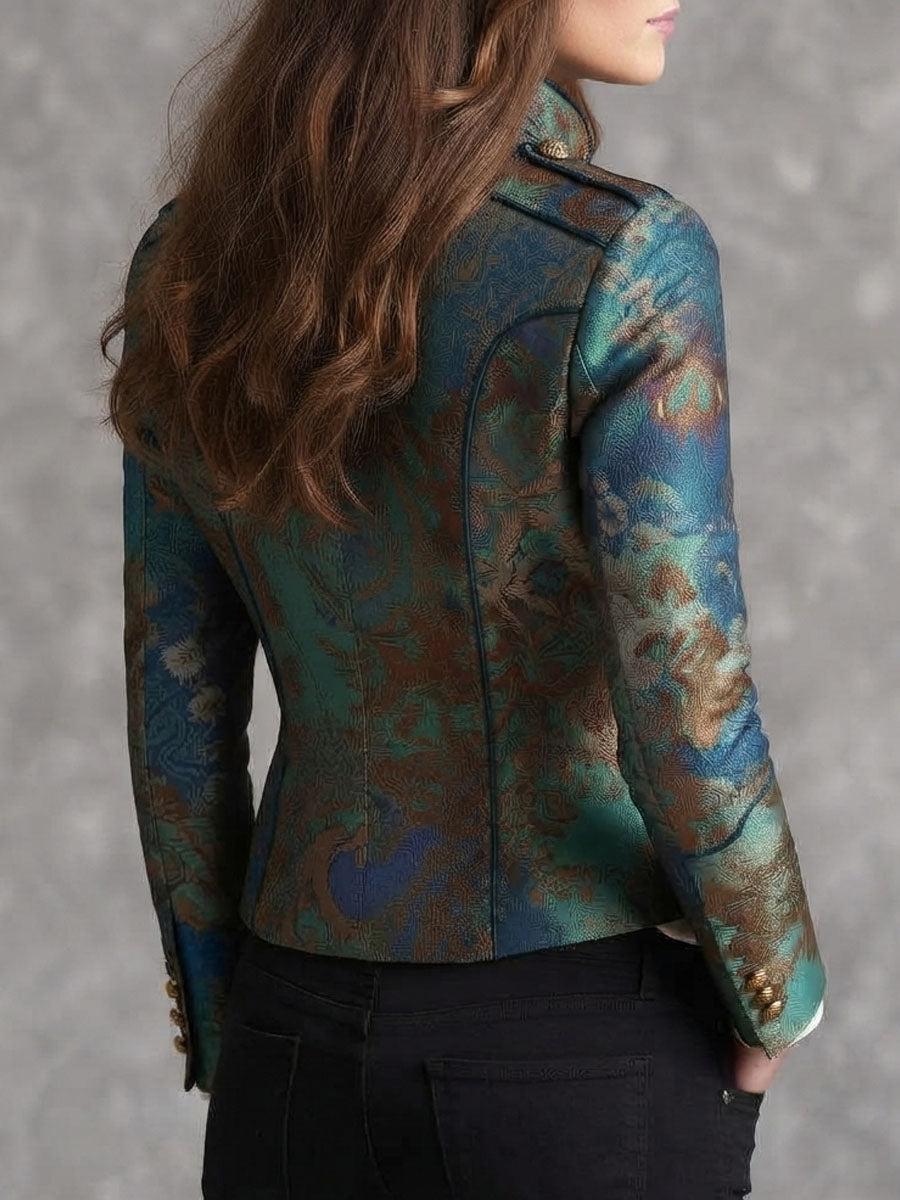 Chaqueta corta entallada tipo cropped con botones de patrón barroco victoriano y charreteras