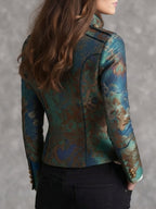 Chaqueta corta entallada tipo cropped con botones de patrón barroco victoriano y charreteras