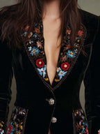 Blazer de terciopelo con bordado floral colorido